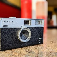 Лентов фотоапарат Kodak Ektar H35 Half frame film camera, снимка 1 - Фотоапарати - 42344508