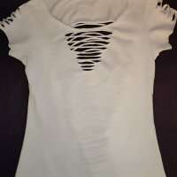 Дамска бяла накъсана тениска размер S цена 15 лв., снимка 3 - Тениски - 42900031