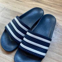 Оригинални тъмно сини чехли adidas Adilette! 42 н, снимка 3 - Мъжки чехли - 44795583