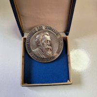 Медал Военна академия Фридрих Енгелс ГДР, снимка 1 - Антикварни и старинни предмети - 42716368