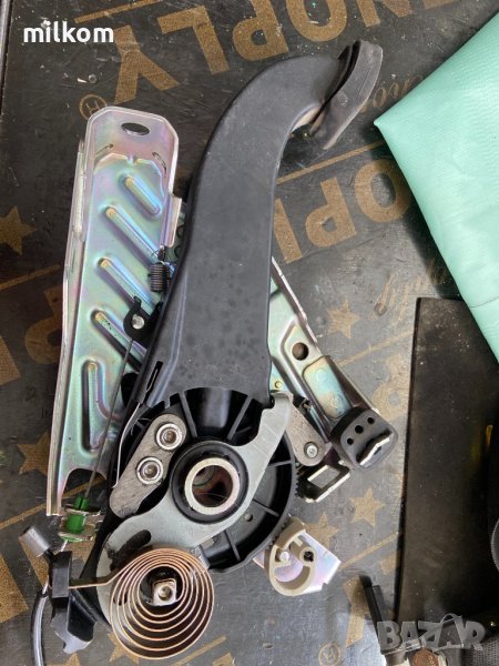 Ръчна спирачка мерцедес ц класа w204 е класа w212 и други крачна, снимка 1