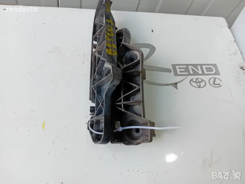Десни държачи задна броня Toyota corolla verso 1 3zz 2001-2003, снимка 1