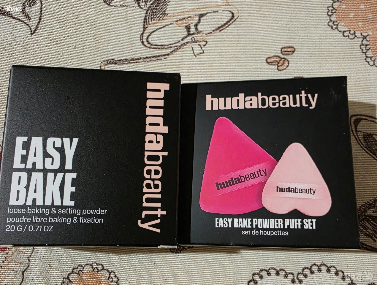 Сет Huda Beauty пудра+пуфчета, снимка 1