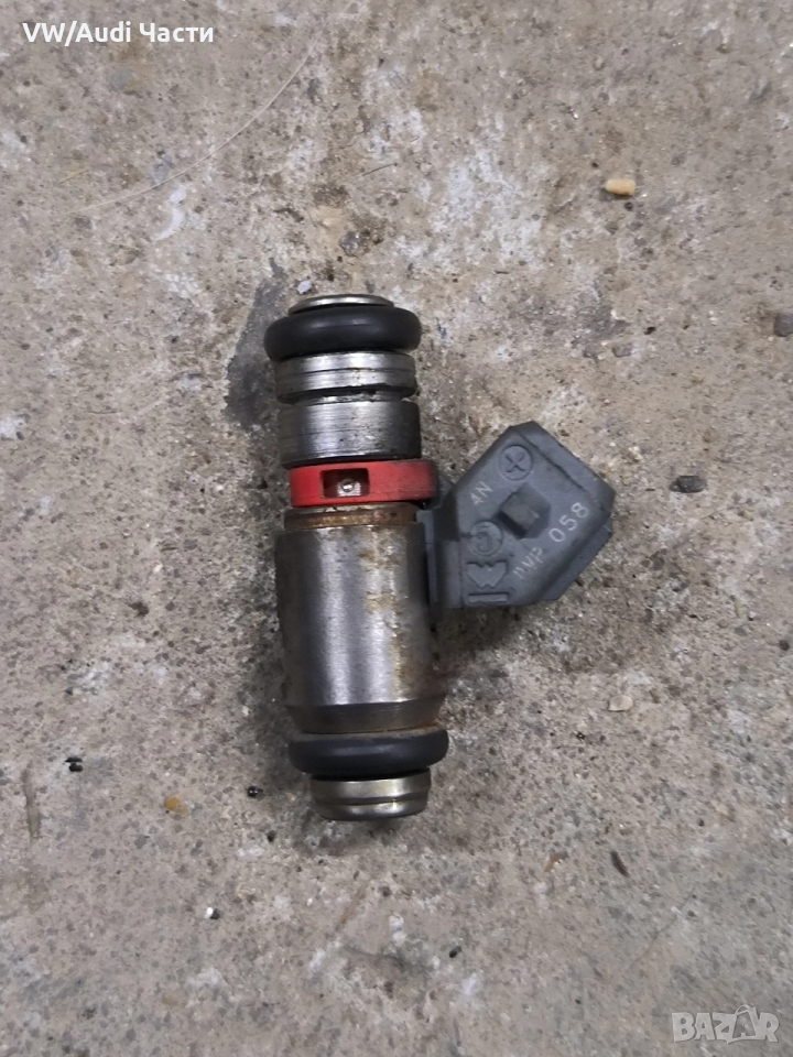 Бензинова дюза инжектор за Голф 4 Ауди А3 Сеат Шкода Бора VW Golf 4 Audi A3 Seat Skoda Bora 1.4 16V, снимка 1