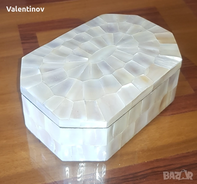 Старинна кутия за бижута от седеф, снимка 1