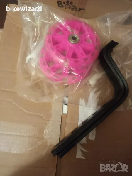 Комплект светещи помощни колелета НОВИ ЧЕТЕТЕ ОПИСАНИЕТО , снимка 1