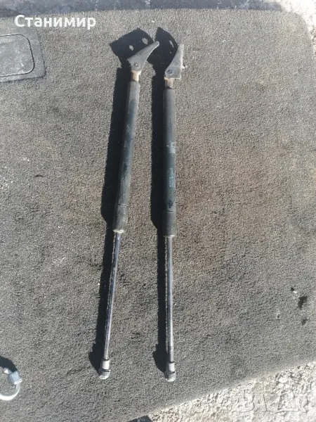 Амортисьори за багажник Тойота Авенсис т25 комби , снимка 1