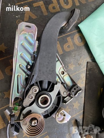 Ръчна спирачка мерцедес ц класа w204 е класа w212 и други крачна, снимка 1