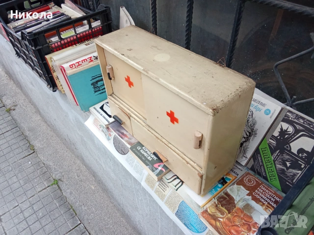 Стара аптечка, снимка 5 - Антикварни и старинни предмети - 54000335