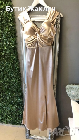 Дълга сатенена рокля 