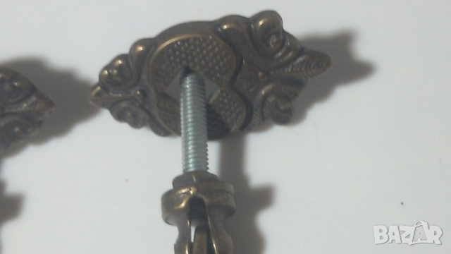 Лот две ретро дръжки от шкафчета; може би са месинг, но не съм сигурен, снимка 3 - Антикварни и старинни предмети - 51507270