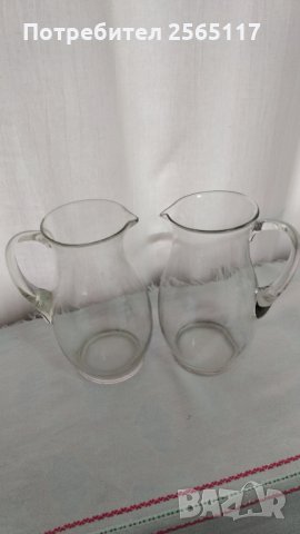 Големи  стъклени дебелостенни кани 