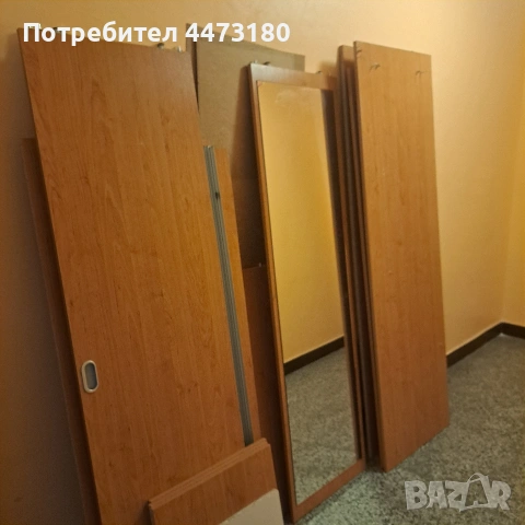 Трикрилен гардероб с плъзгащи се врати и огледало - разглобен за лесн транспорт, снимка 2 - Гардероби - 54136924