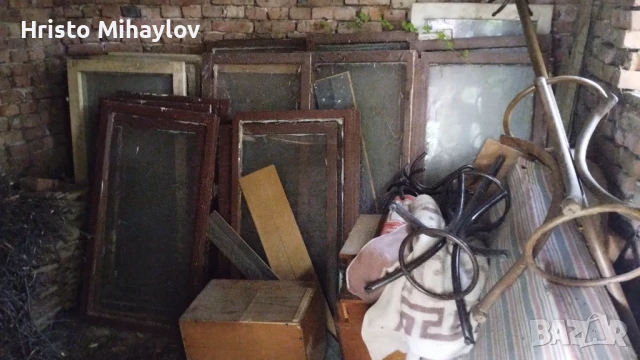 Стара дървена дограма със стъкла