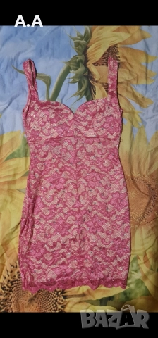 Розова рокля