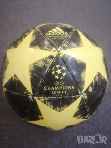 Футболна топка Шампионска лига. 