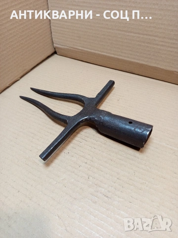 Соц Стара Ръчно Кована Вила За Цвекло 0.870лг. НОМЕР 622., снимка 2 - Антикварни и старинни предмети - 53878818