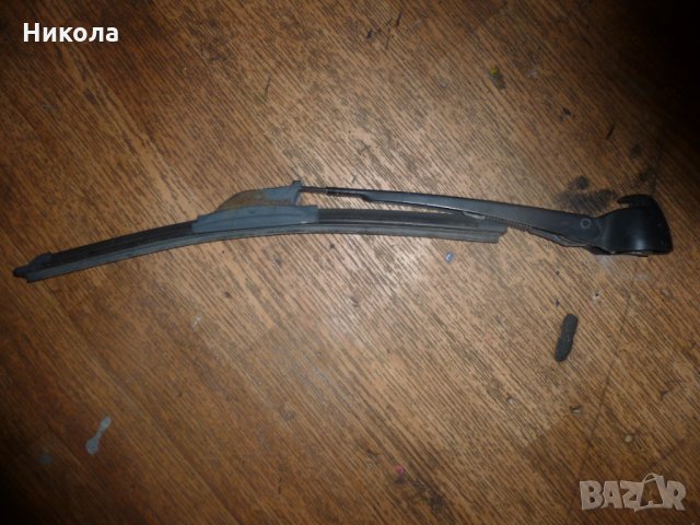 Рамо за задна чистачка Голф 4