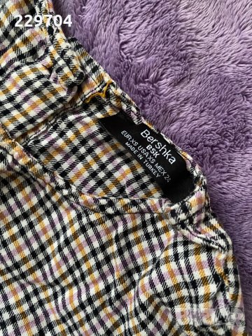 Дамска къса блуза Bershka, снимка 2 - Корсети, бюстиета, топове - 32186400