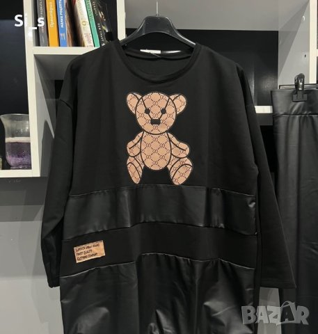 Готина туника с кожа и мече