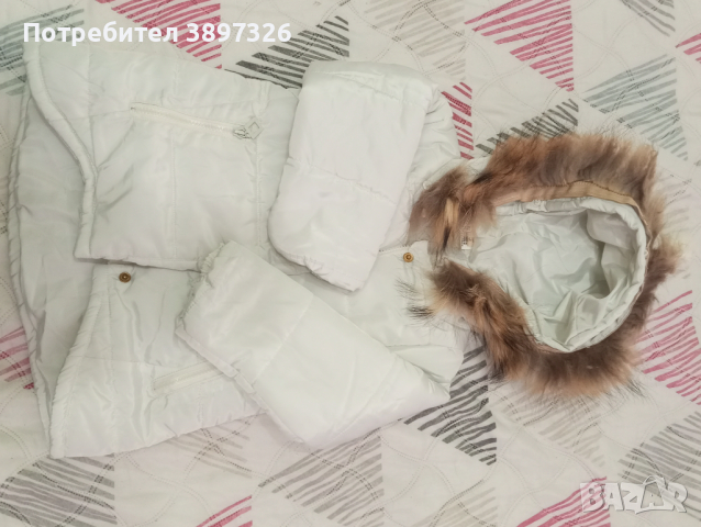 Бяло зимно яке размер 110 със сваляща качулка , снимка 1 - Детски якета и елеци - 44715671
