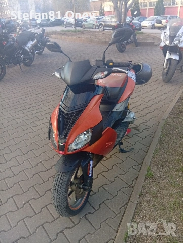 Скутер 50куб Априлия , снимка 2 - Мотоциклети и мототехника - 54326790