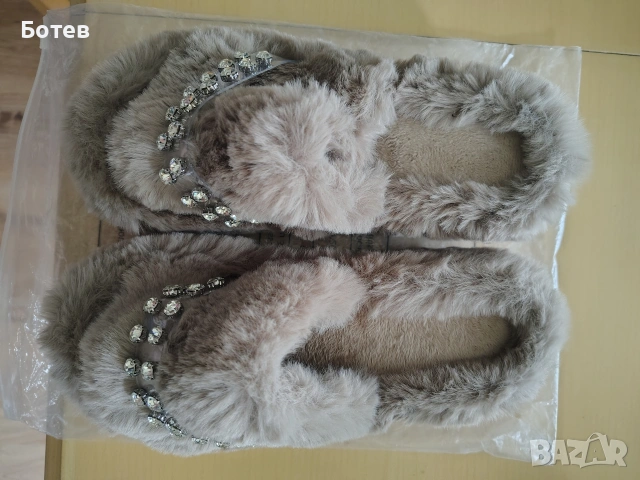 Дамски чехли с пух и камъчета 