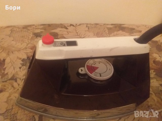 Rowenta 2000 вата парна ютия, снимка 2 - Ютии - 30161862