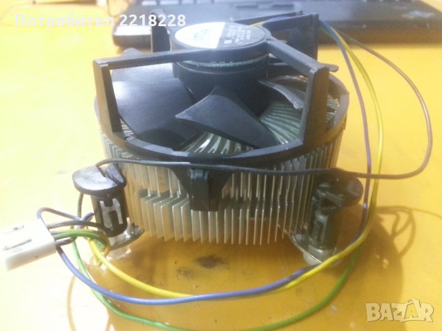 Продавам охладител за процесор Intel 775, снимка 2 - Работни компютри - 30018858