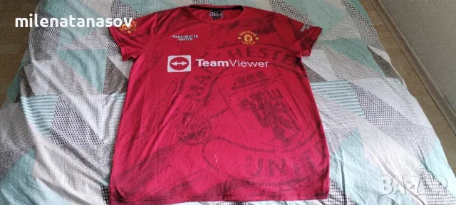 Футболна фланелка на фк Манчестър юнайтед .