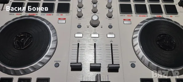 Dj Конзола контролер пулт Numark Mixtrack 2, снимка 4 - Ресийвъри, усилватели, смесителни пултове - 54686788