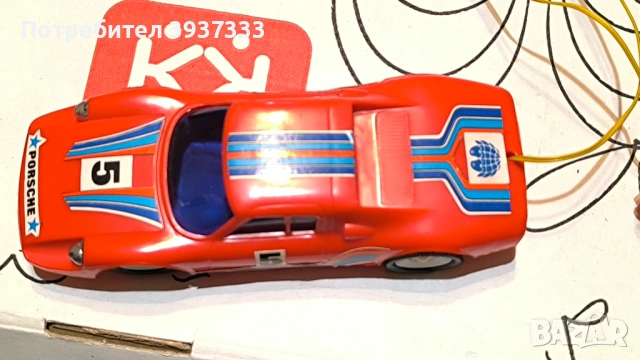 80s with this vintage plastic Porsche 904 GTS remote-controlled toy car, made in Singapore, снимка 2 - Колекции - 53192293