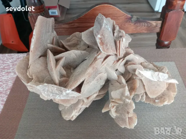 Красив и скъпоценен фосил(камък)-Пустинна роза от пустинята Сахара.Цена-Твърда., снимка 3 - Декорация за дома - 47370614