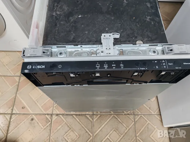 Тясна 45 см съдиялна за пълно вграждане Бош Bosch Made in Germany A +++ с две години гаранция! , снимка 2 - Съдомиялни - 55795475