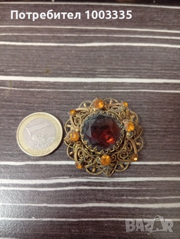 Стара позлатена брошка 