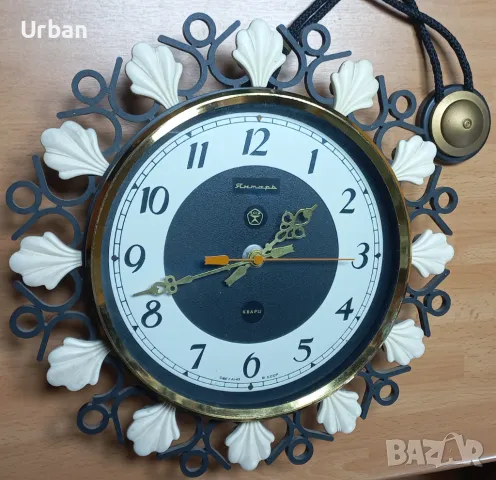 Часовник "Янтарь", кварцов, стенен, снимка 1