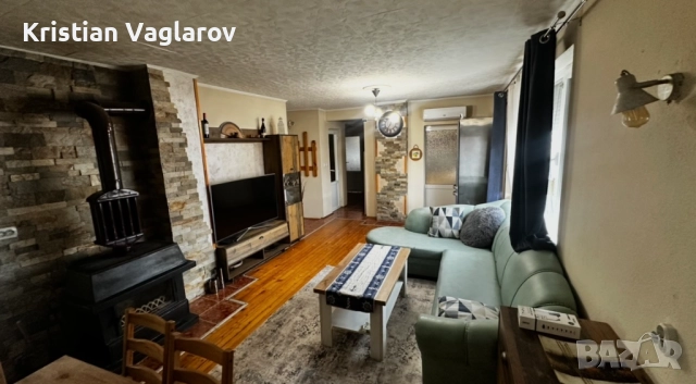 Продавам 3 стаен апартамент идеален център