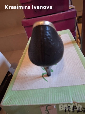 нови обувки естествен лак черен със златен кант, снимка 4 - Дамски обувки на ток - 54209561