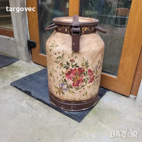 приказно красив ръчно рисуван гюм за мляко