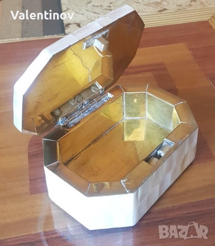 Старинна кутия за бижута от седеф, снимка 2 - Антикварни и старинни предмети - 51741821