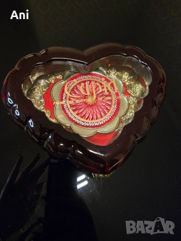 Музикална/бижутерна кутия под формата на сърце