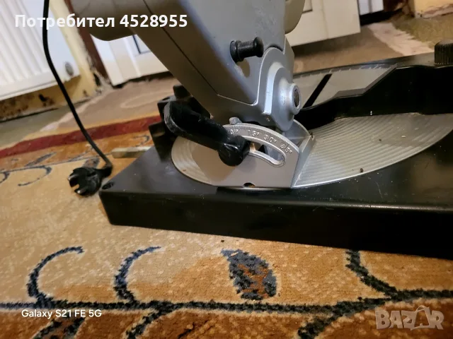 Настолен потапящ циркуляр (герунг) Black & Decker Plus SR700 с мощност 1050W, снимка 4 - Циркуляри - 56150349