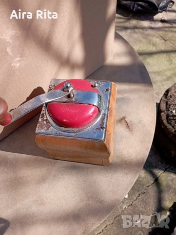 стара мелачка за подправки, снимка 3 - Антикварни и старинни предмети - 53881729