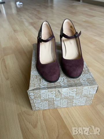 Чисти нови обувки Clarks номер 35, снимка 2 - Дамски ежедневни обувки - 52913011