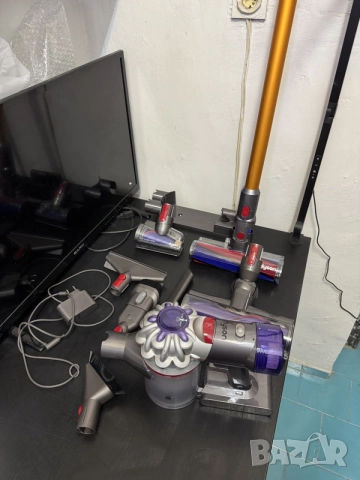 Вертикална прахосмукачка Dyson V8 Absolute SV25 476547-01, снимка 2 - Прахосмукачки - 55972213