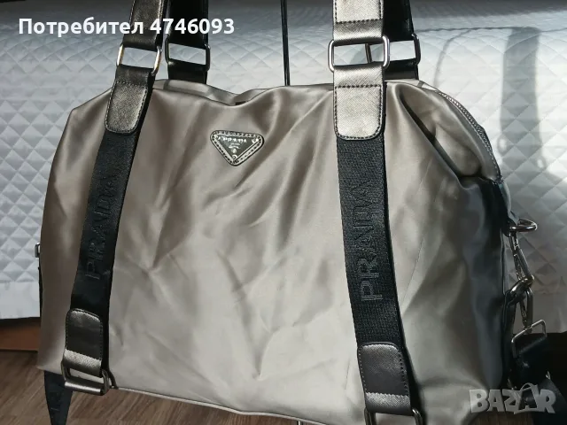 Prada-Голяма дамска пътна чанта тип сак в сребрист цвят 