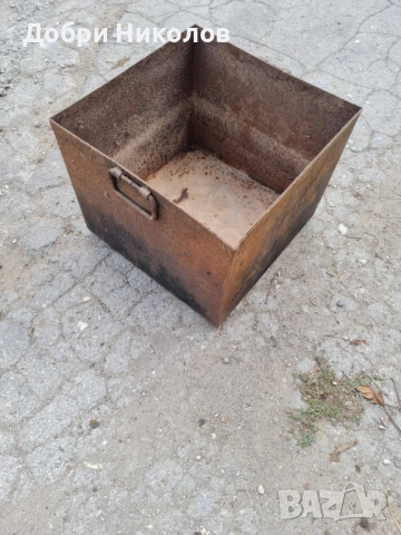 Казан за варене на буркани компоти.