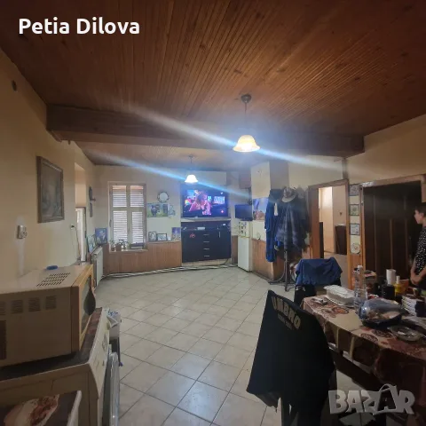 Собственик:  Просторна двуетажна къща в центъра на тихо подбалканско село, снимка 3 - Къщи - 56028208