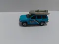 Jeep Grand Cherokee с лодка/сал на покрива на марката Matchbox (в мащаб около 1:58 – 1:64)., снимка 2