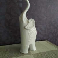 Порцеланова статуетка Слон (2)., снимка 1 - Статуетки - 44351862